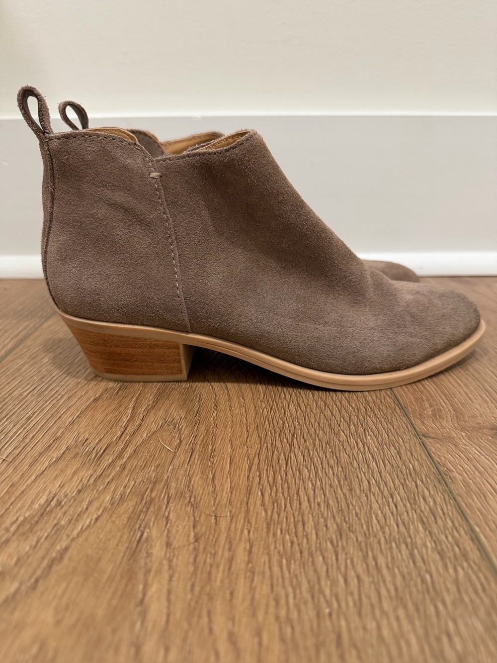 Women’s  Dolce Vita taupe suede booties size 6